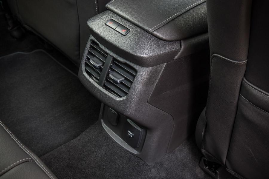 Детали интерьера Ford Mondeo Hatchback 2014 года  (фото 20 из 49)
